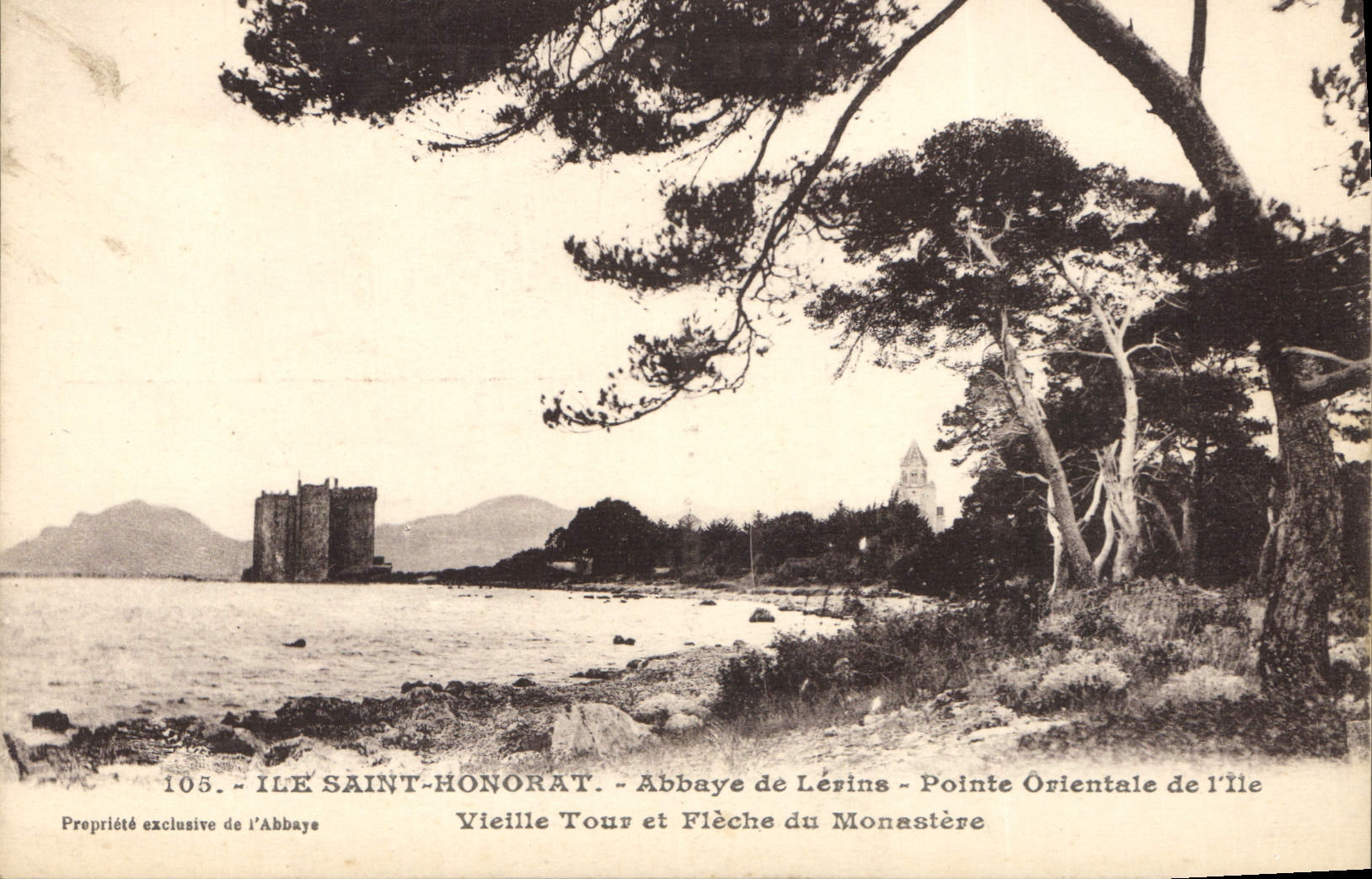 CPA Ile Saint Honorat Abbaye de Lerins Pointe Orientale de l'Ile vieille tour et fleche du monastere