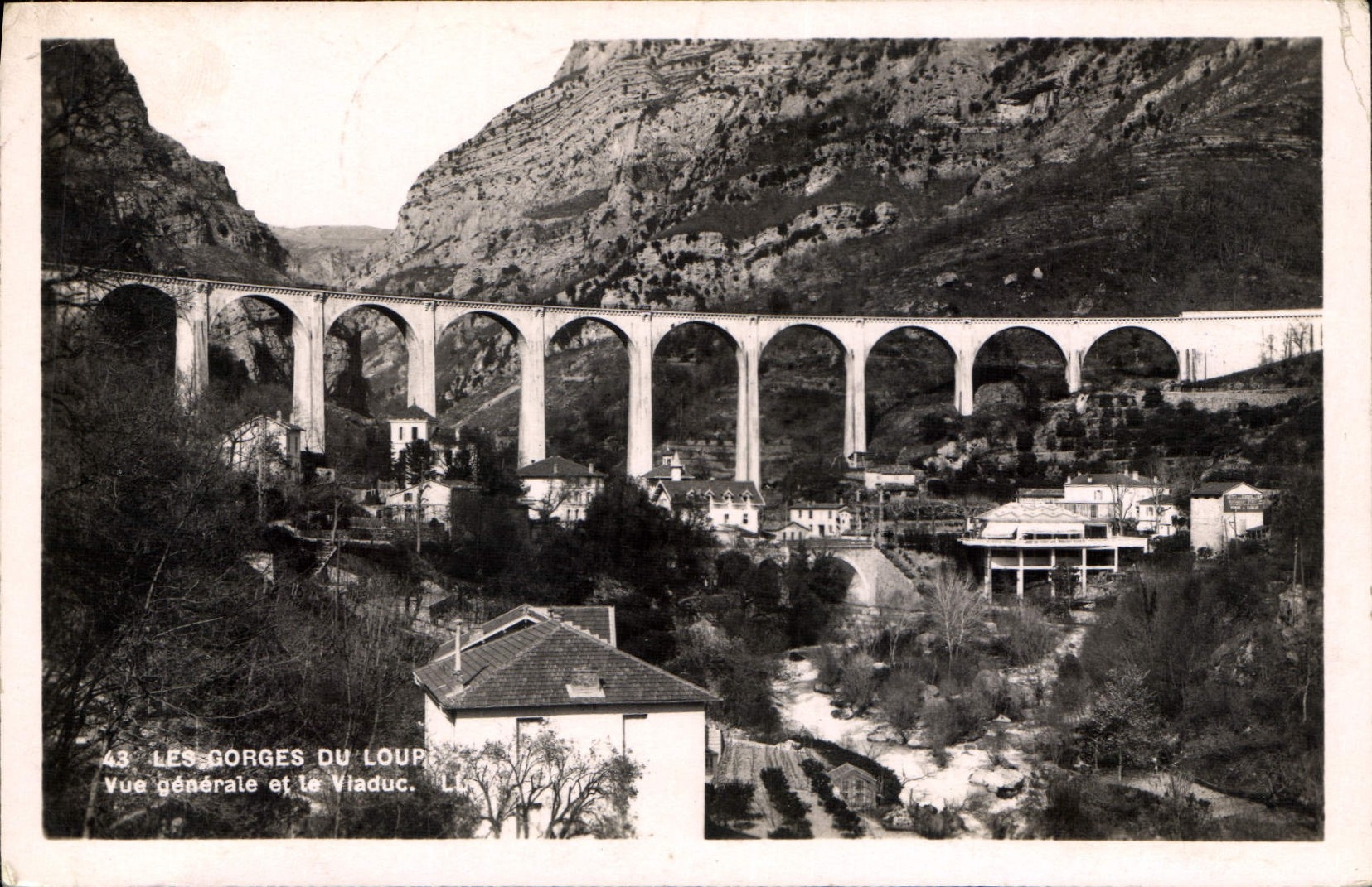 CPA Les Gorges du Loup vue generale et le Viaduc 
