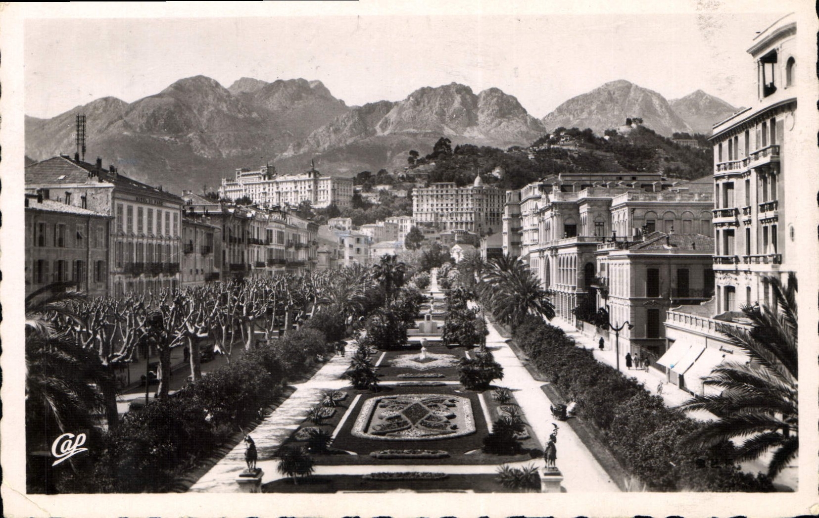 CPA Menton Le jardin public et les hotels