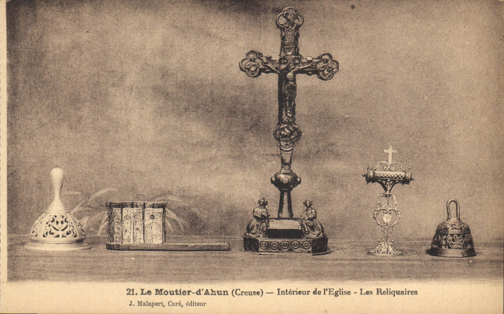 CPA Le Moutier d'Ahun Creuse Interieur de l'Eglise les Reliquaires