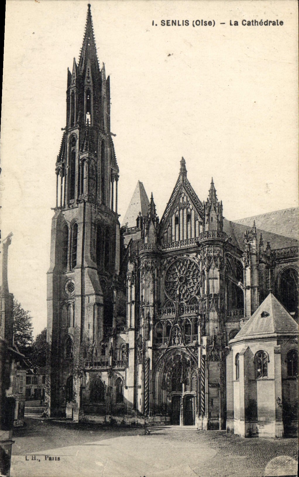 CPA Senlis Oise La Cathedrale 