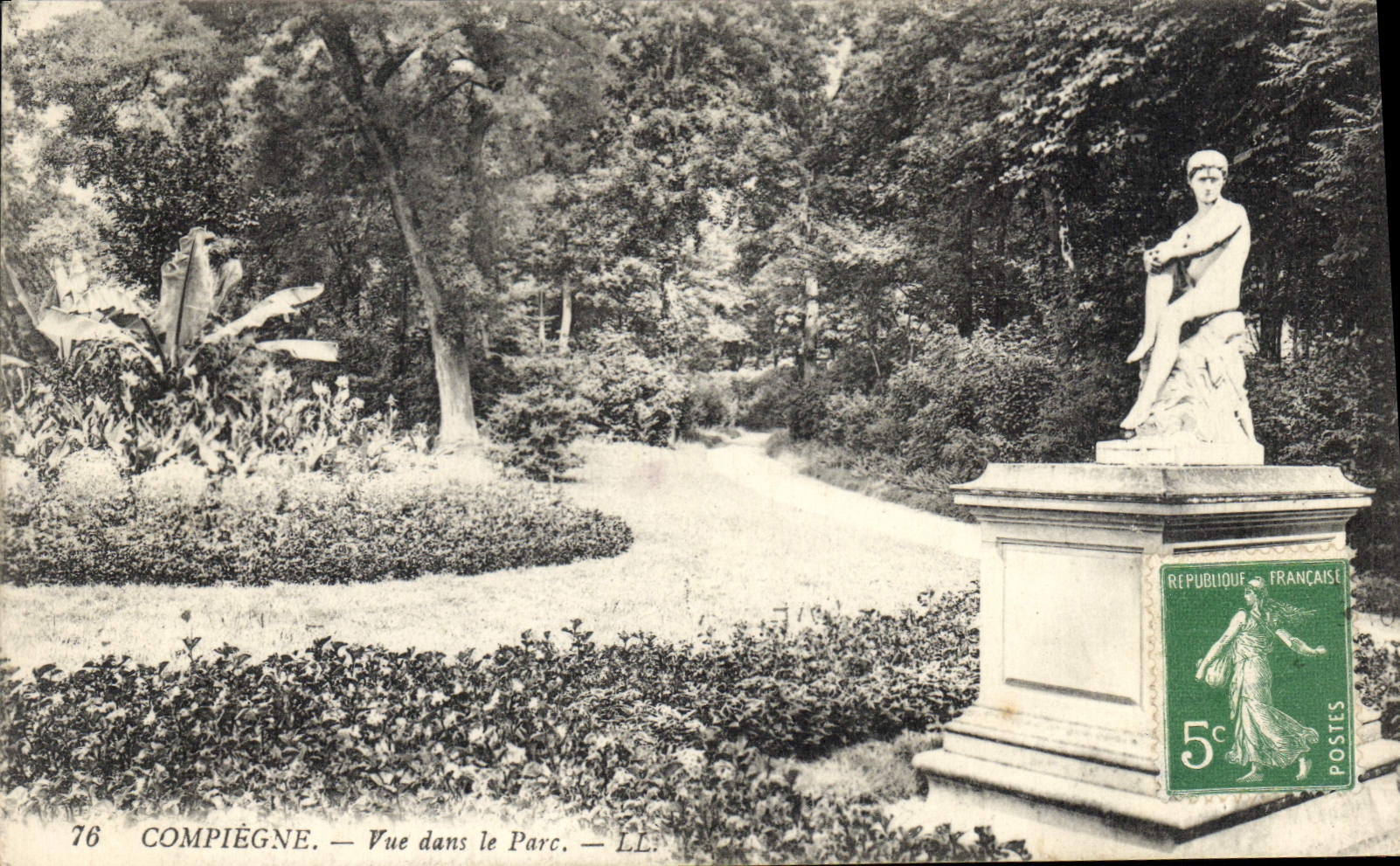 CPA Compiegne Vue dans le Parc 