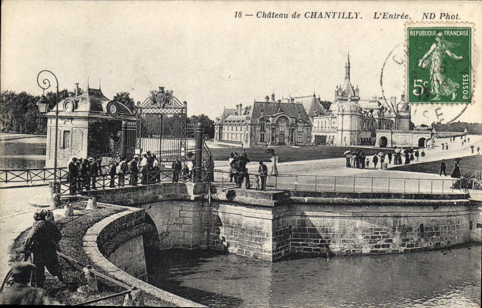 CPA Chateau de Chantilly L'Entree 