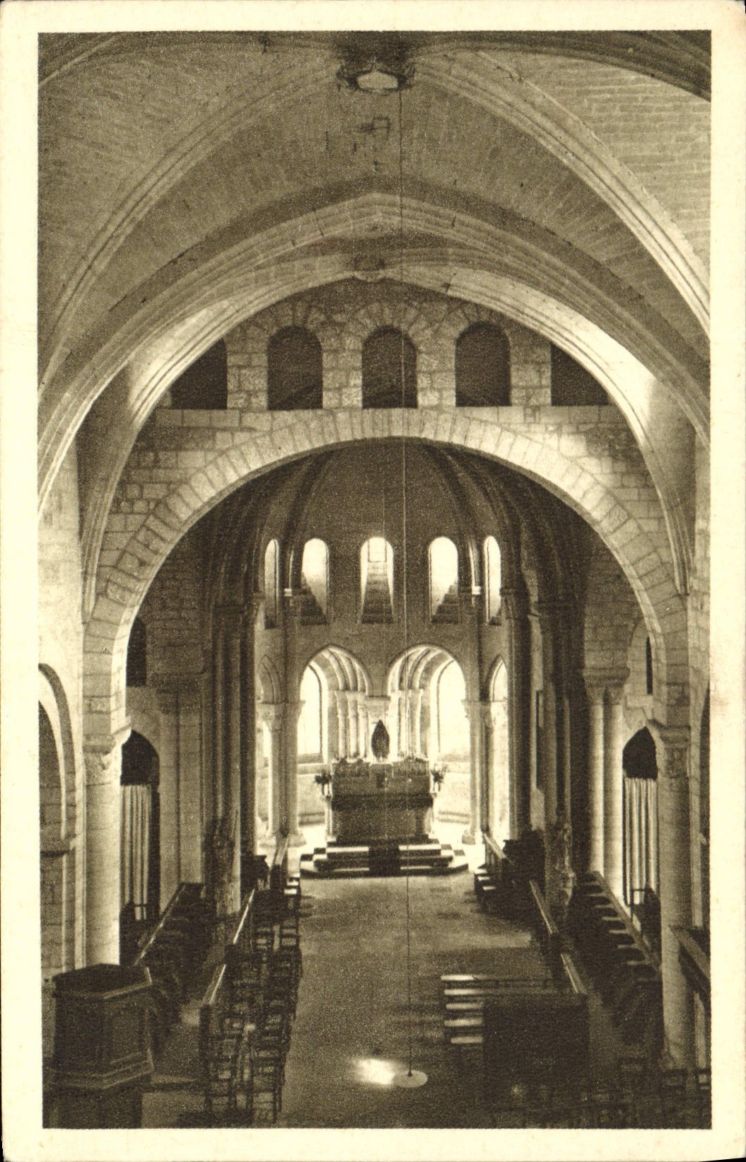CPA Morienval Oise L'Eglise Ancienne Eglise Abbatiale des Benedictine s