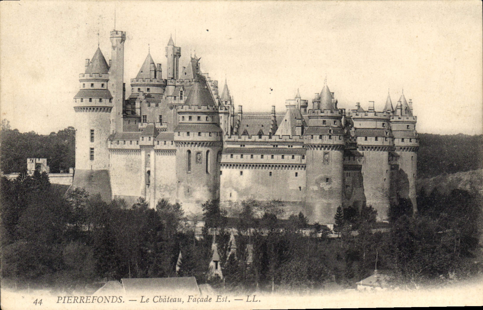 CPA Pierrefonds le Chateau facade est