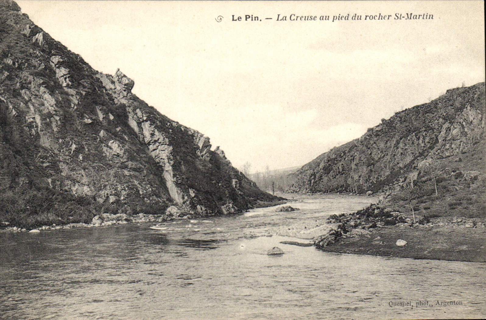 CPA le Pin la Creuse au pied du rocher St Martin