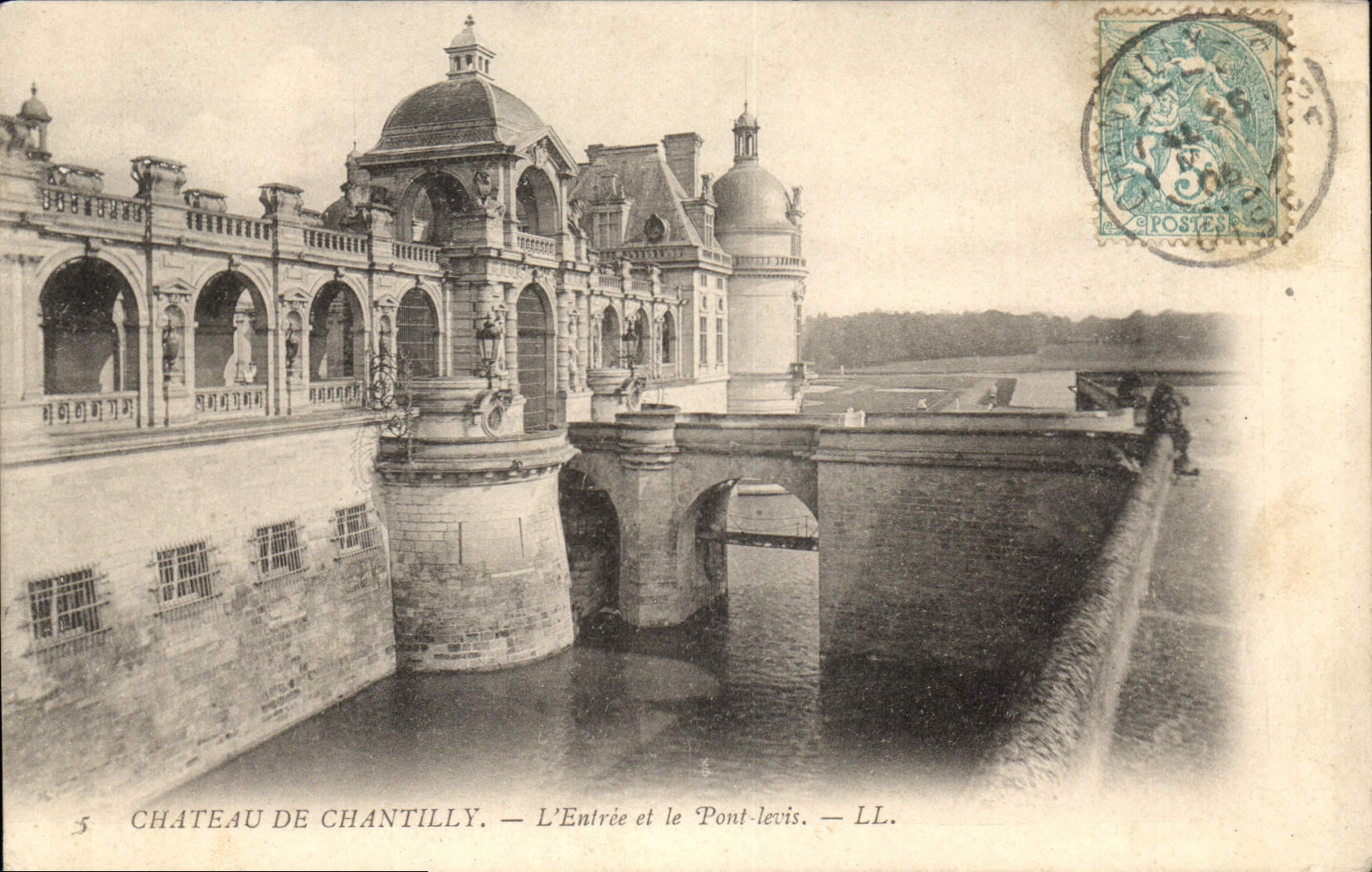 CPA Chateau de Chantilly L'Entree de la Pont Levis 