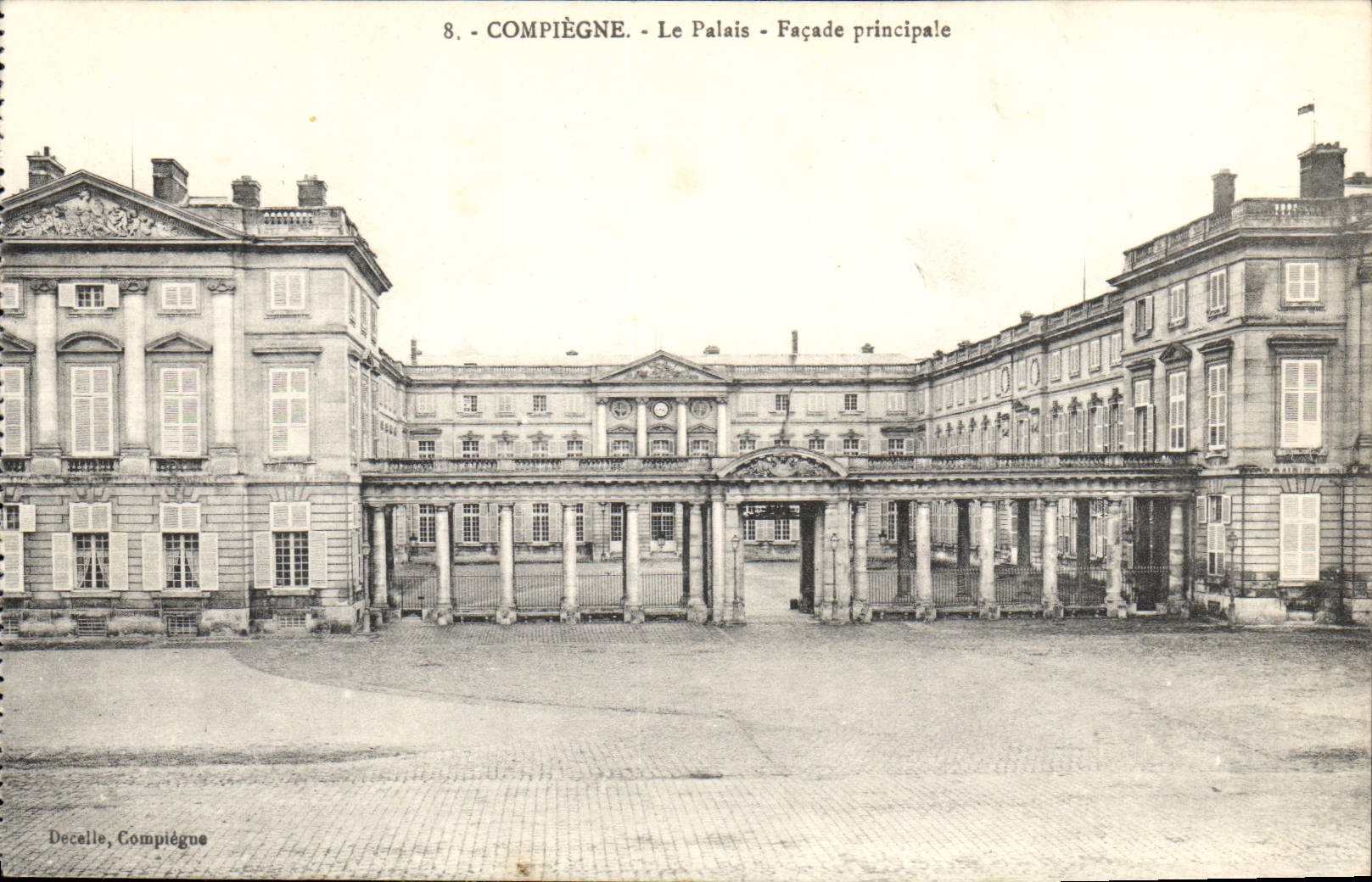 CPA Compiegne le Palais Facade principale 