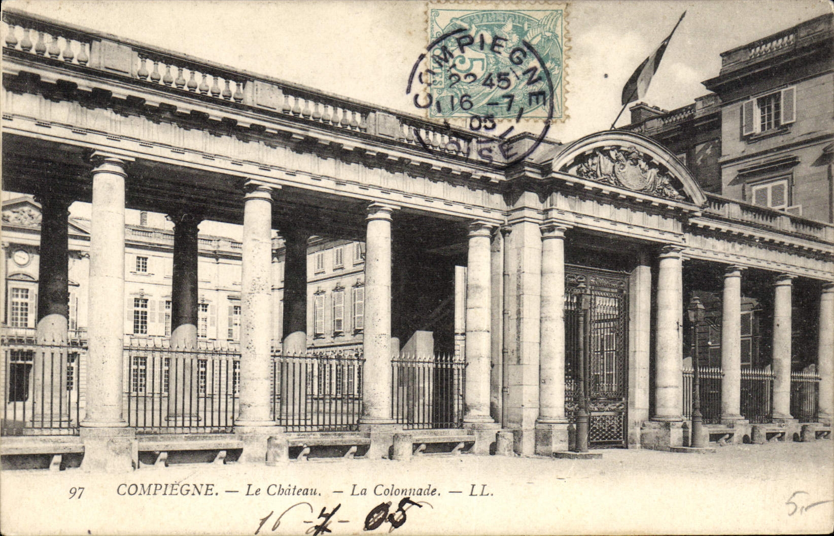 CPA Compiegne le Chateau la Colonnade 