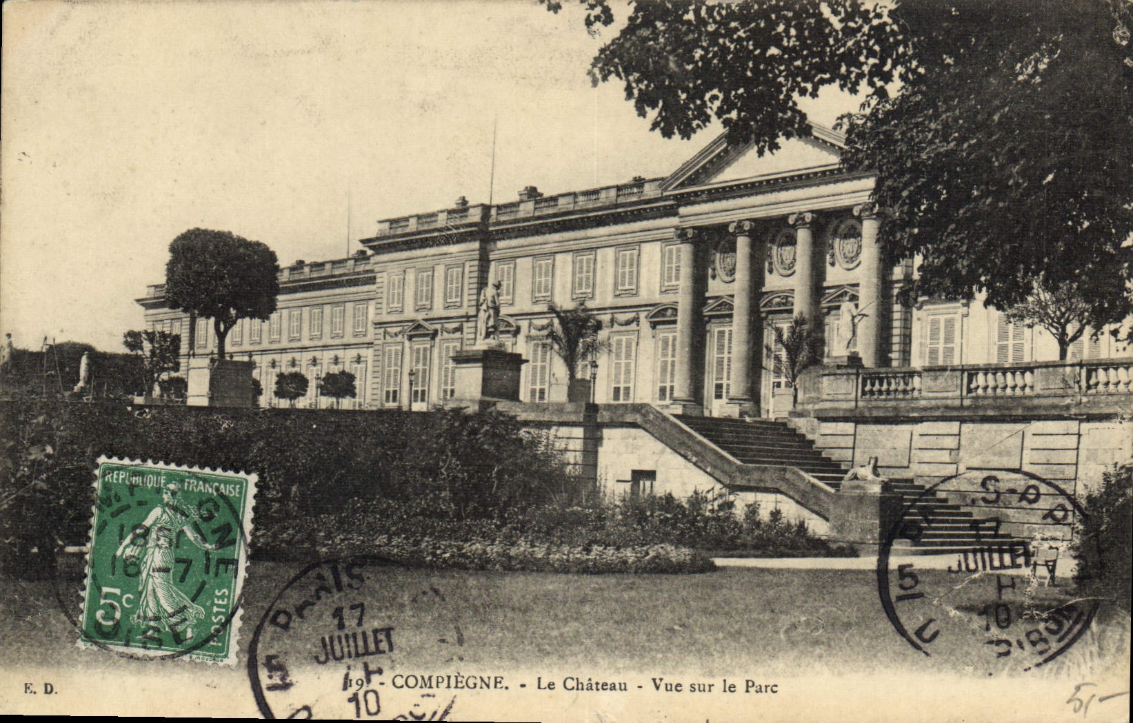 CPA Compiegne le Chateau Vue sur le Parc 