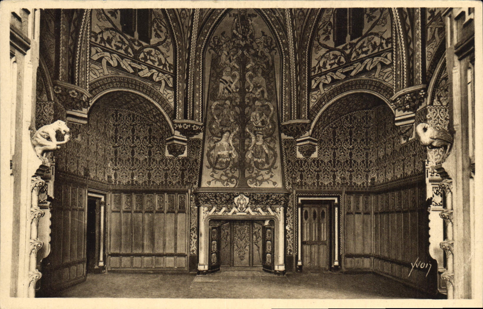 CPA La Douce France Chateau de Pierrefonds Oise Une des Chambres du Chateau