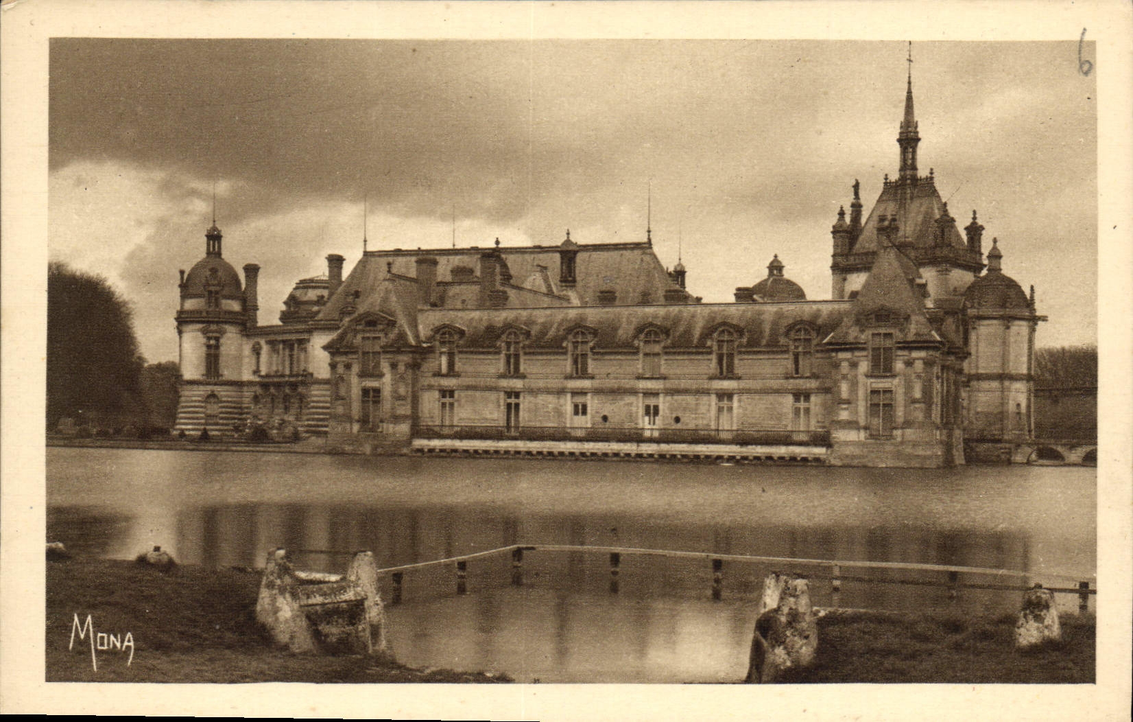 CPA Les Petit Tableaux de L'Ile de France Chateau de Chantilly Les Chateaux le Petit Chateau et la T