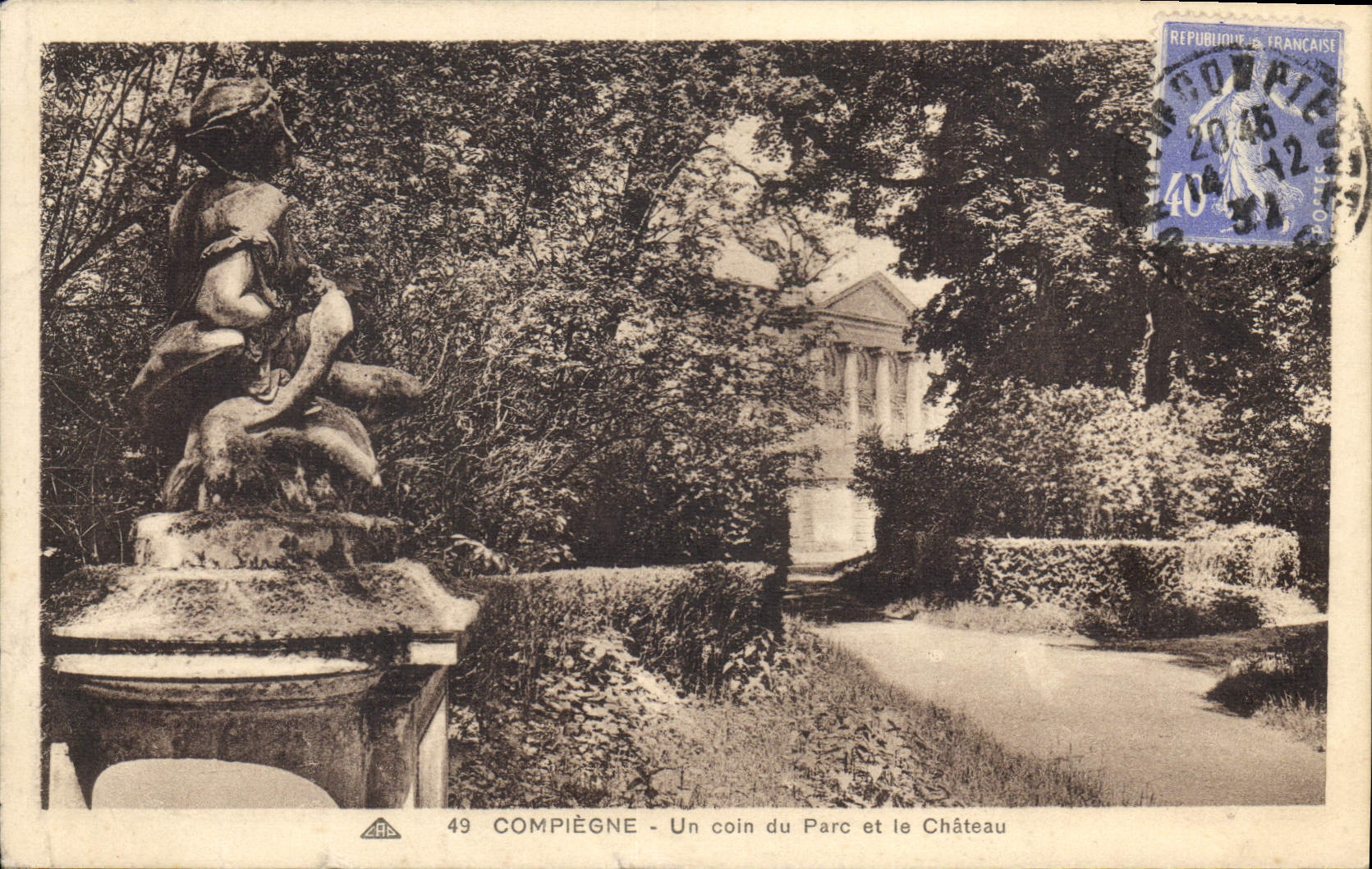 CPA Compiegne Un coin du Parc et le Chateau