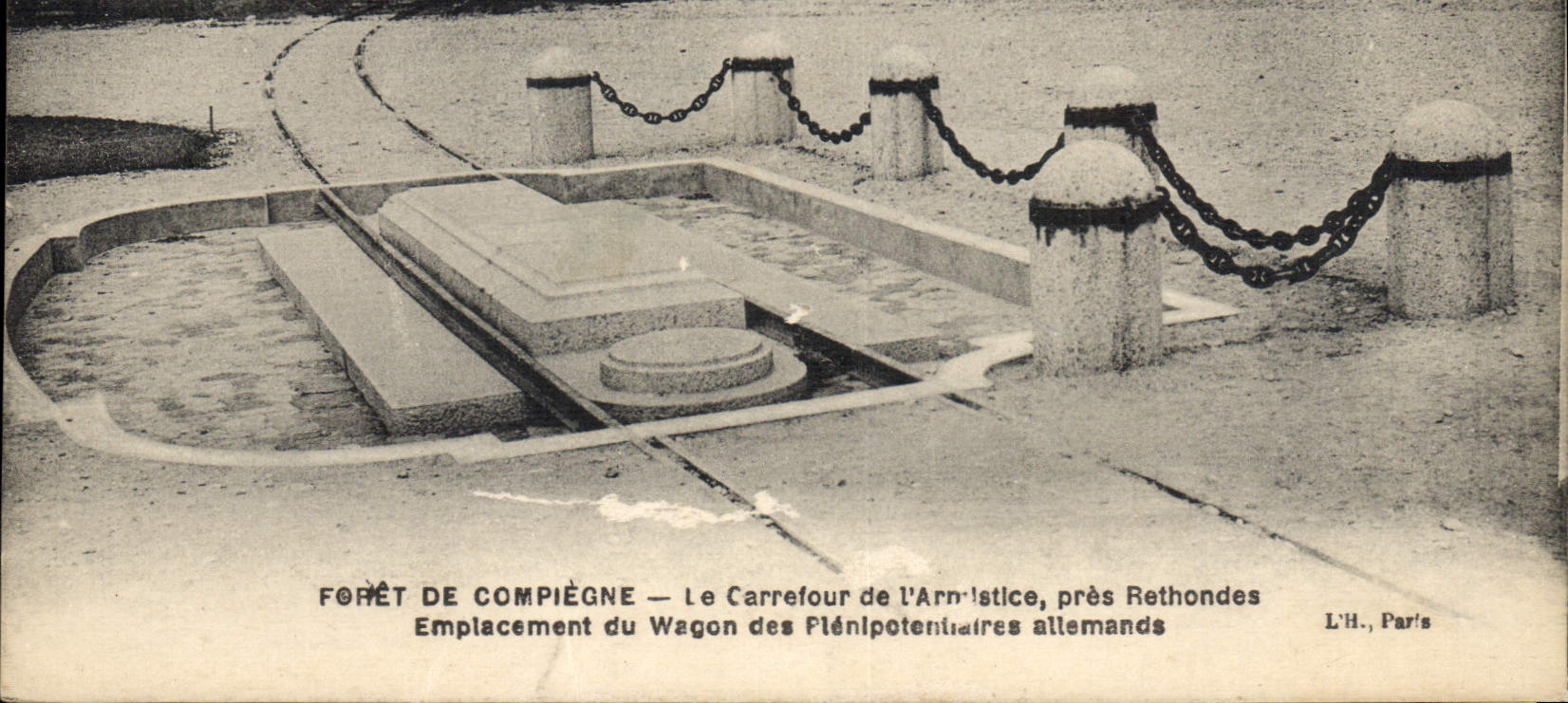 CPA Foret de Compiegne le Carrefour de lArmistice pres Rethondes Emplacement du Wagon des Plenipoten