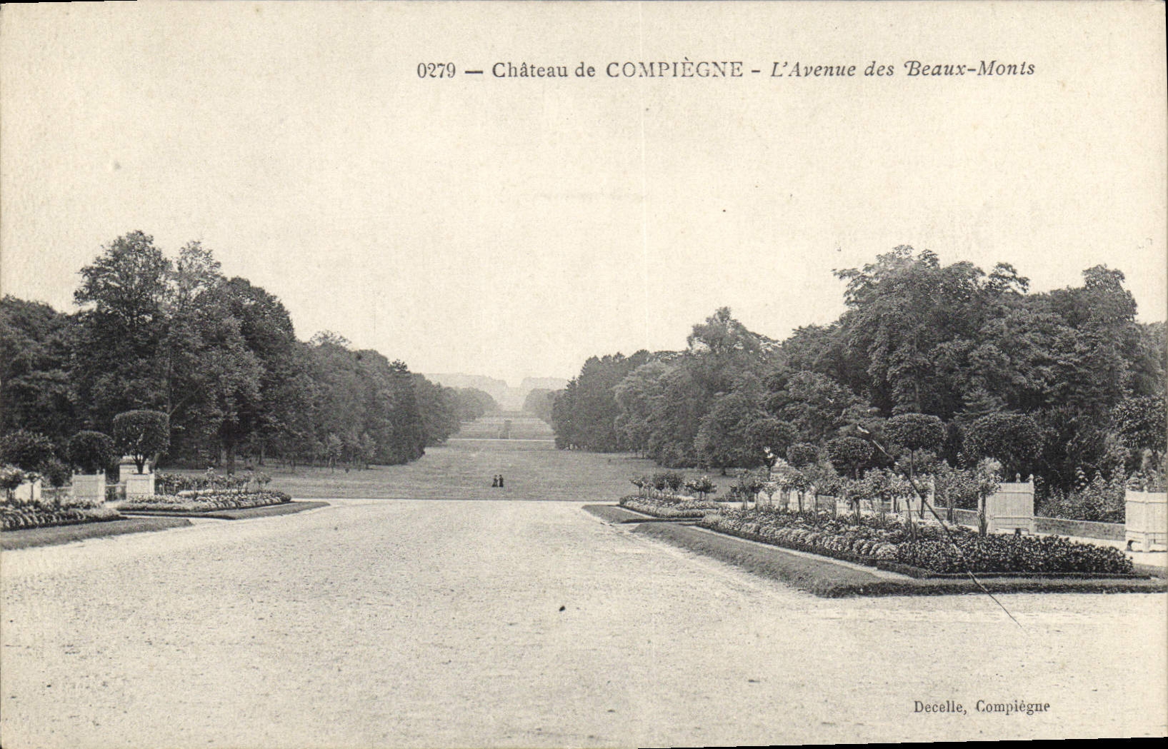 CPA Chateau de Compiegne L'Avenue des Beaux Monts 
