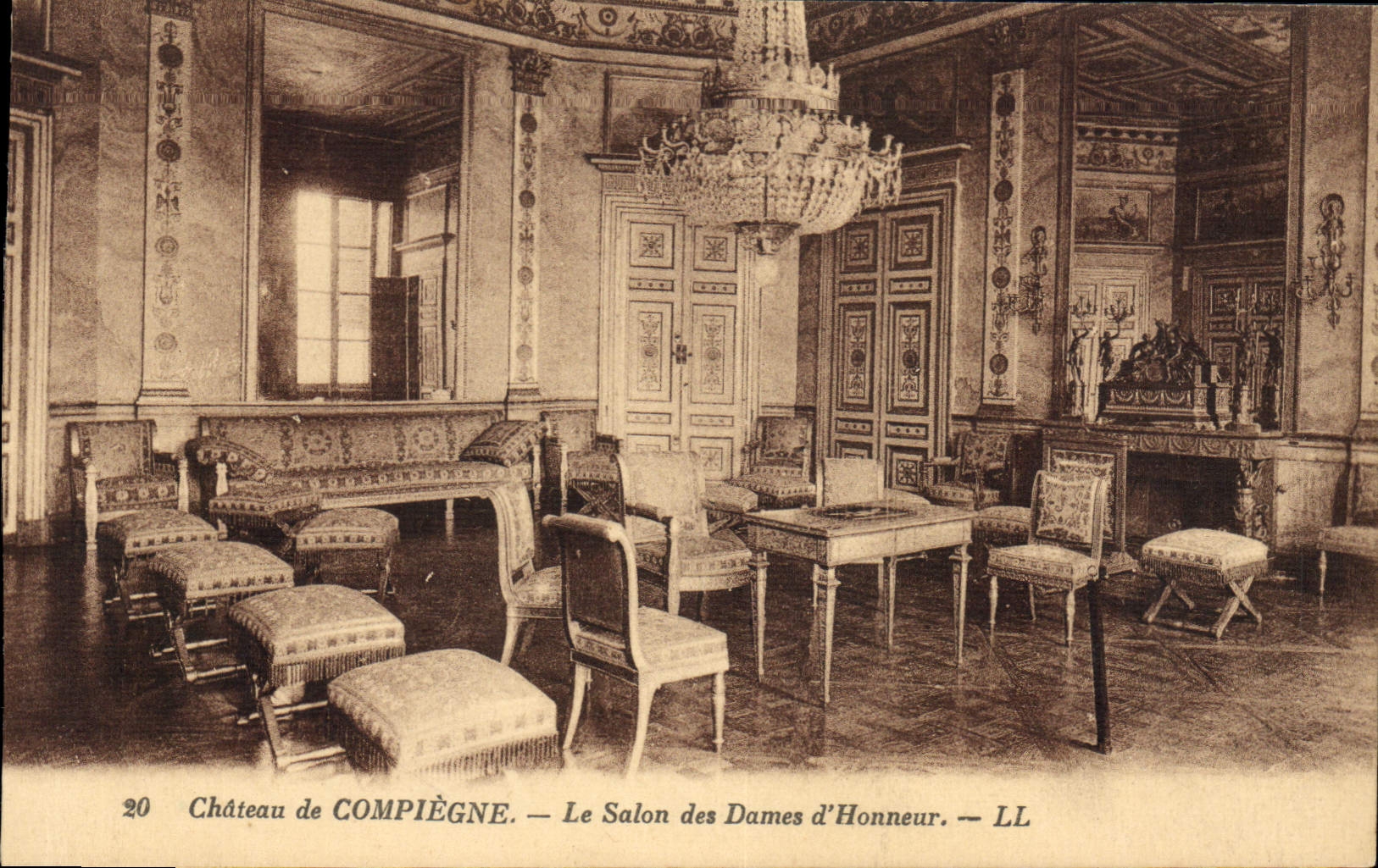 CPA Chateau de Compiegne le Salon des Dames d'Honneur 
