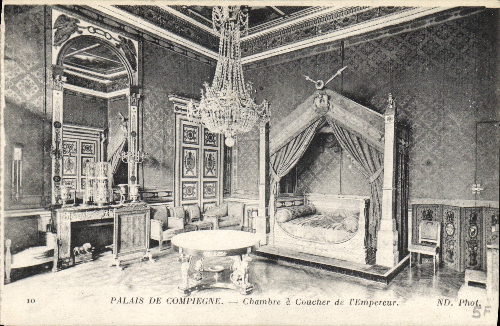 CPA Palais de Compiegne Chambre a coucher de l'Empereur 