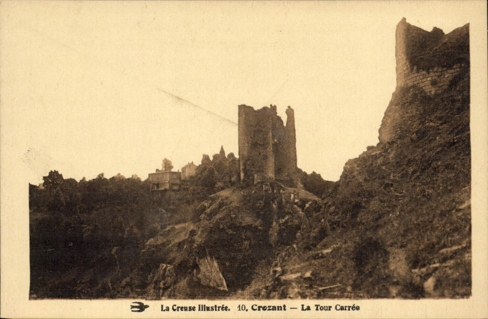 CPA La Creuse Illustree Crozant la Tour Carree 