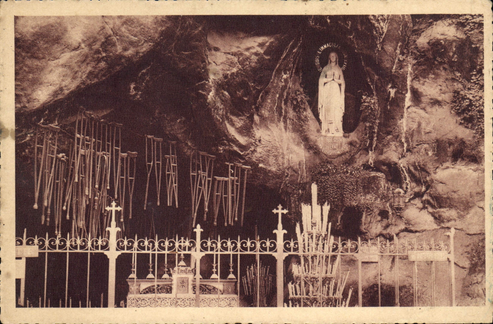 CPA Lourdes La Grotte Miraculeuse 