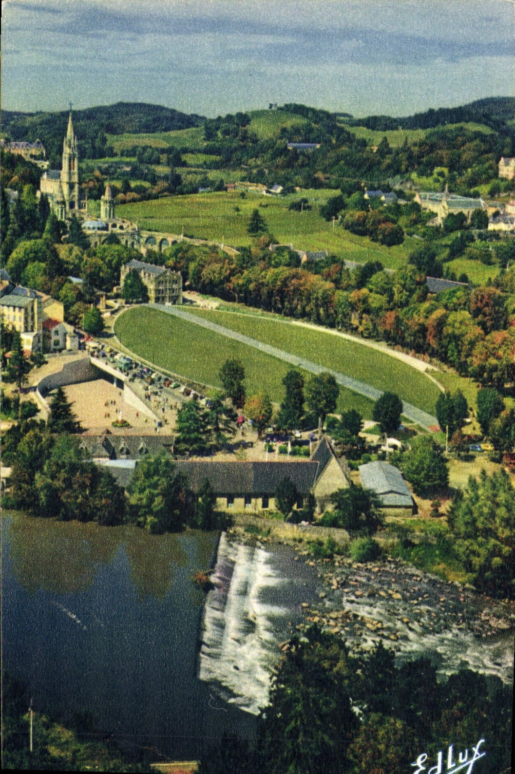 CPA Lourdes La Basilique La Basilique Souterraine St Pic X 