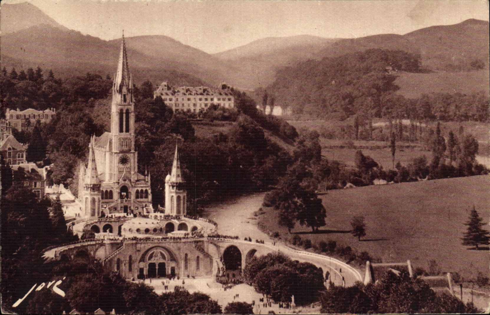 CPA Lourdes La Basilique 