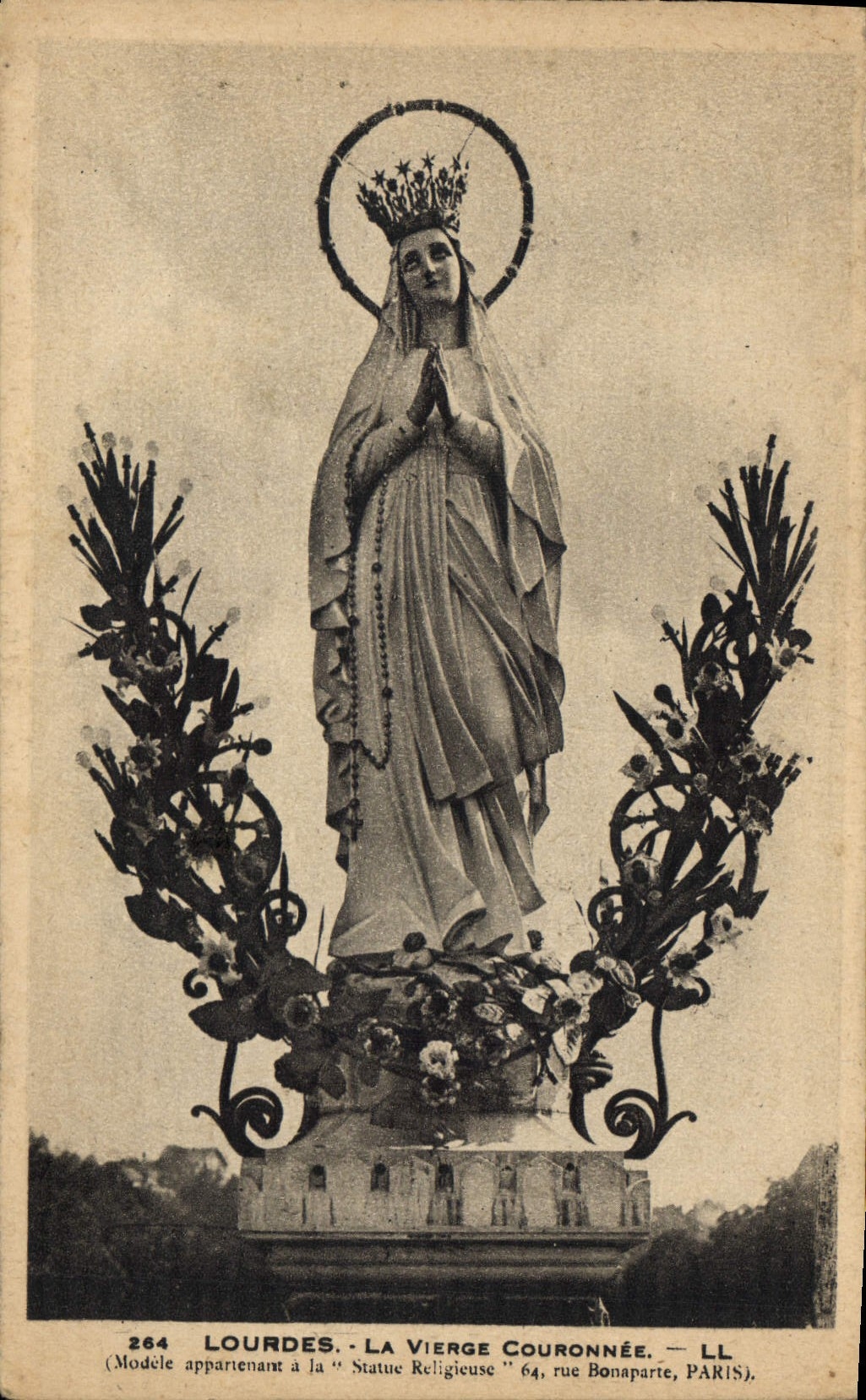 CPA Lourdes La Vierge Couronnee 