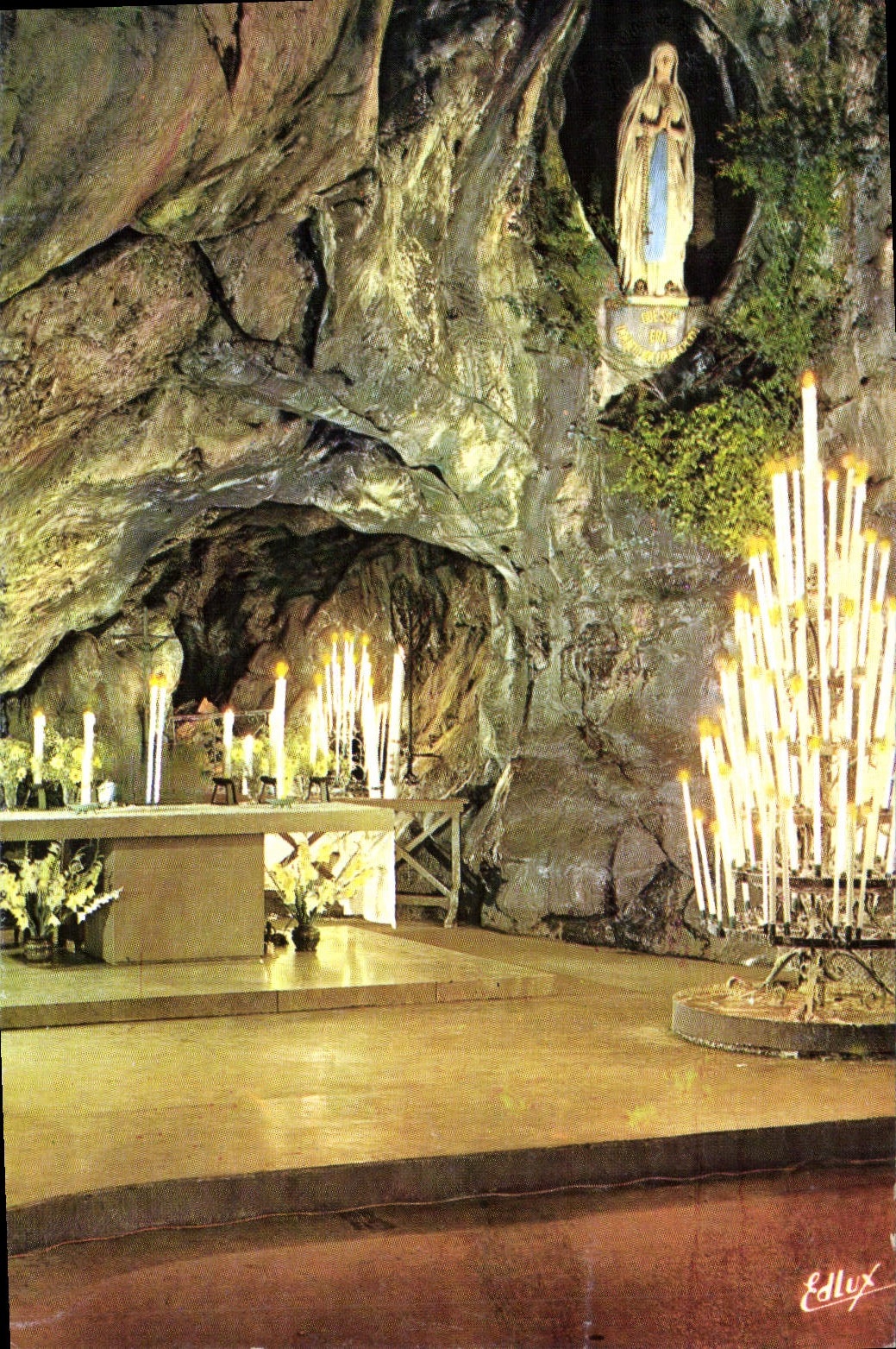 CPA Lourdes La Grotte Miraculeuse 