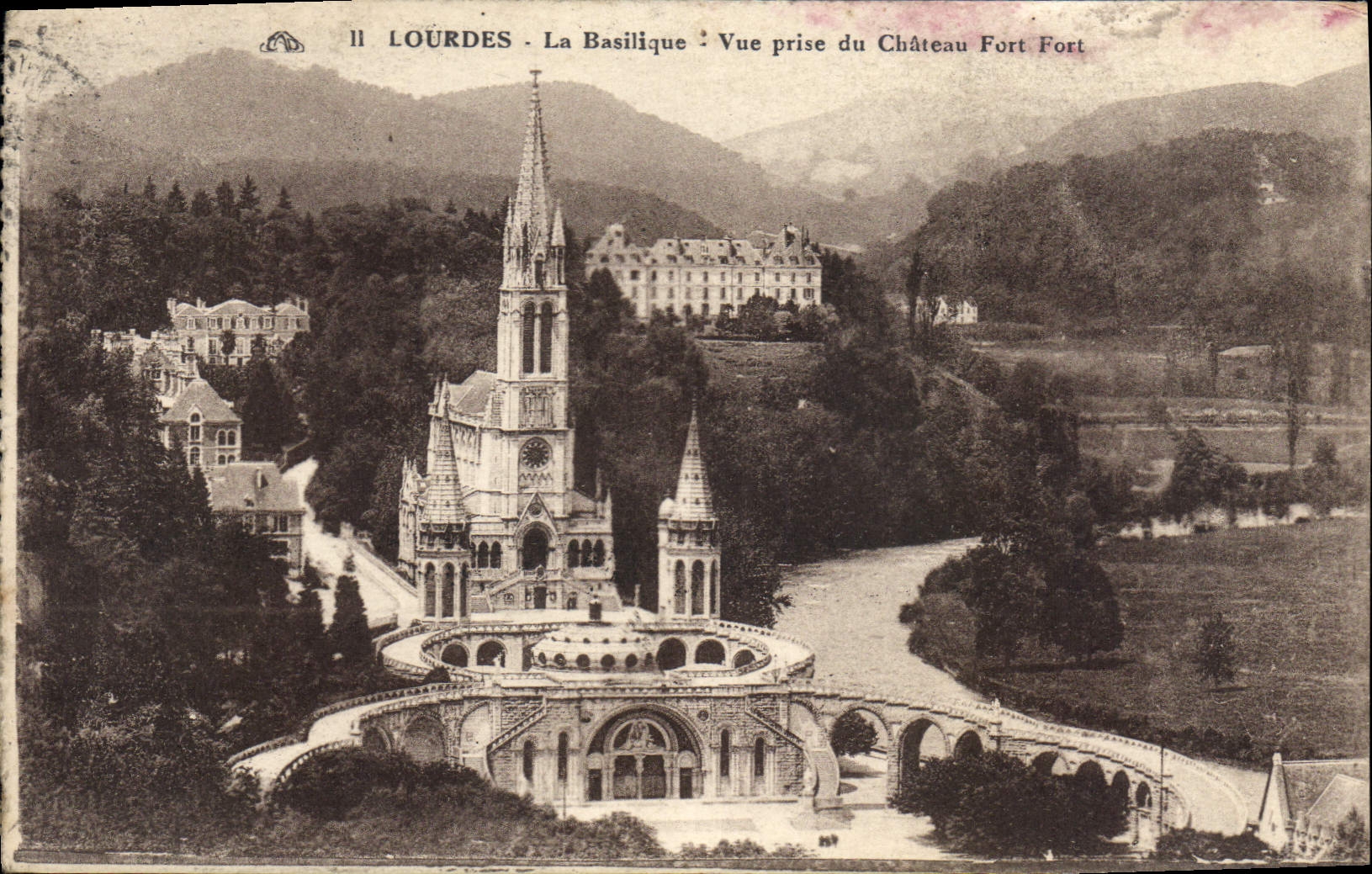 CPA Lourdes La Basilique Vue prise du Chateau Fort 