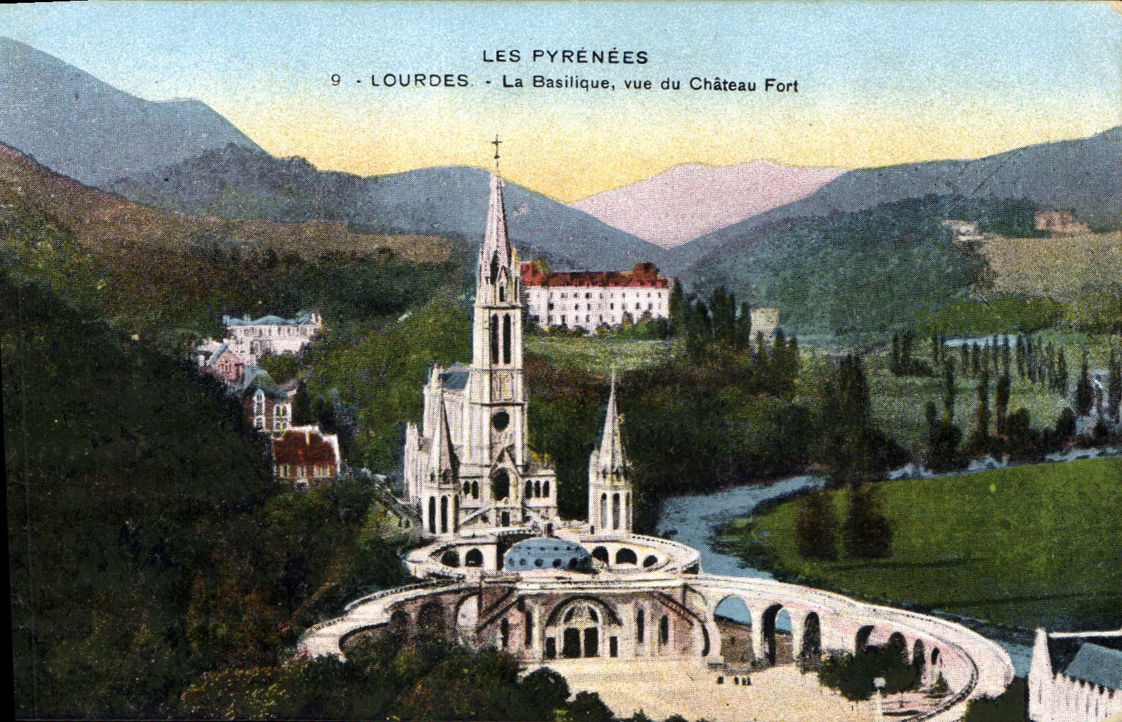 CPA Lourdes La Basilique vue du Chateau Fort 