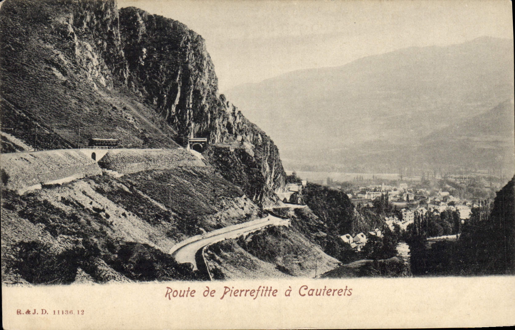 CPA Route de Pierrefitte a Cauterets 
