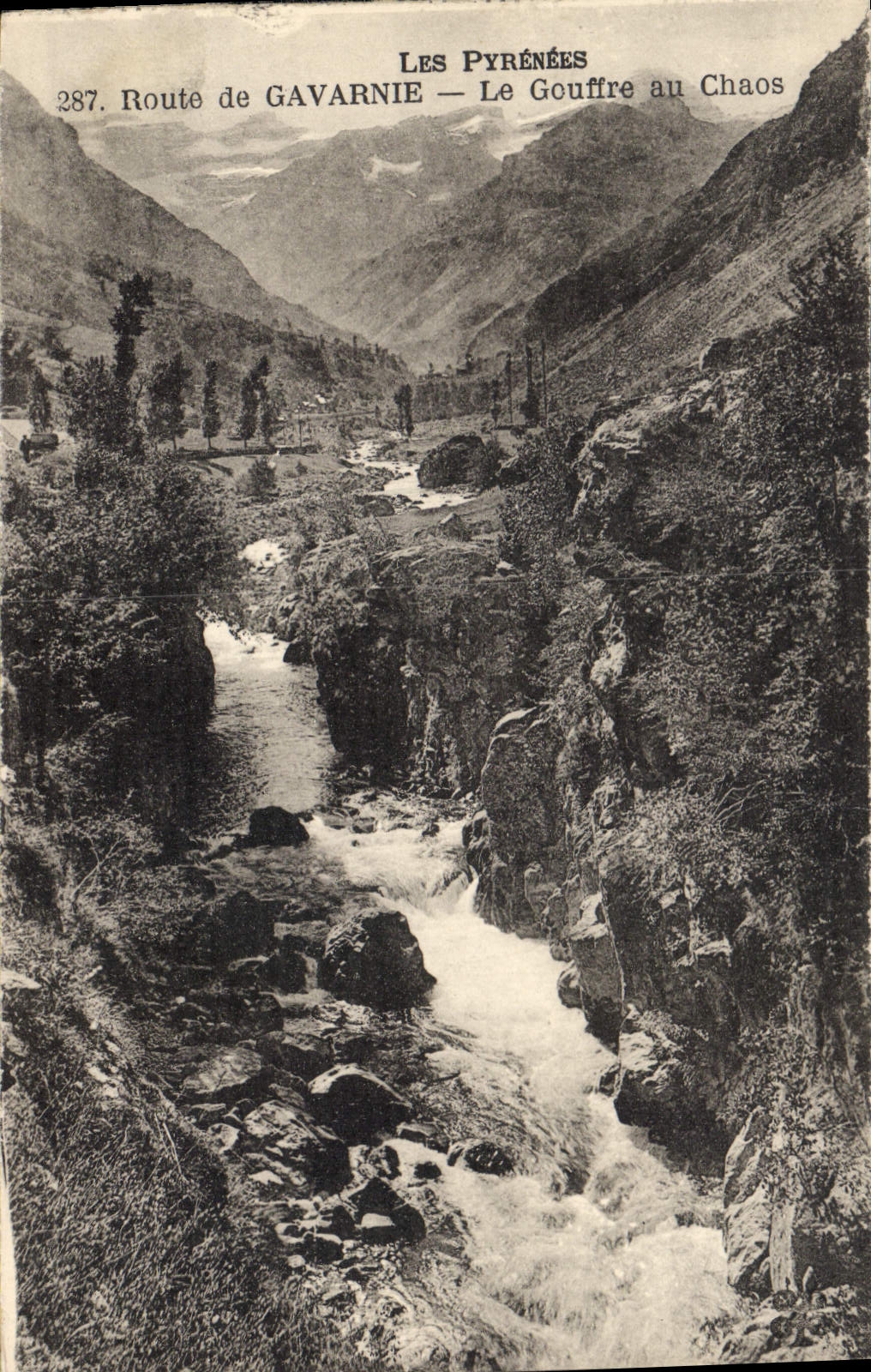 CPA Les Pyrenees Route de Gavarnie Le Gouffre au Chaos 