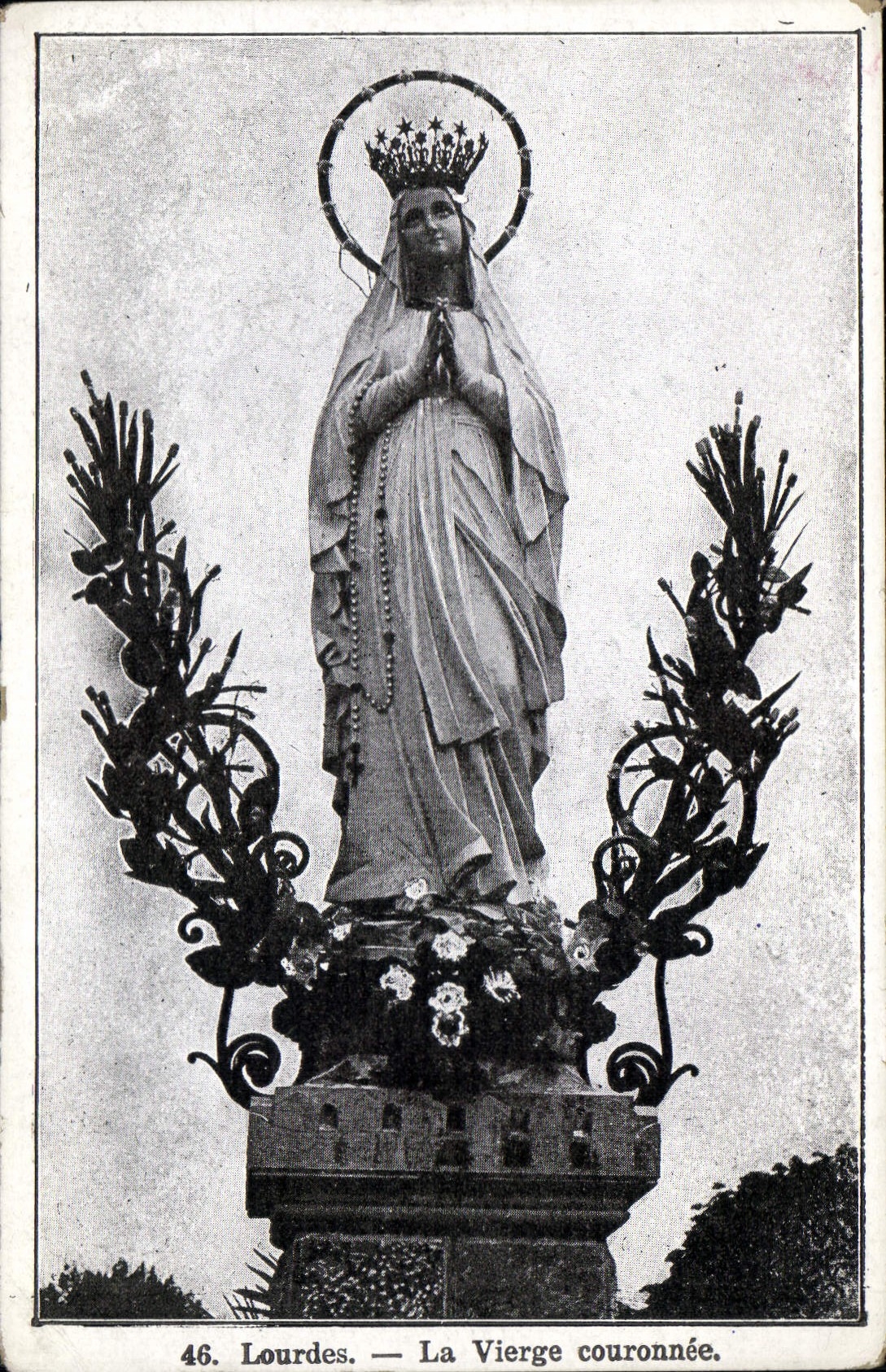 CPA Lourdes La Vierge Couronnee 