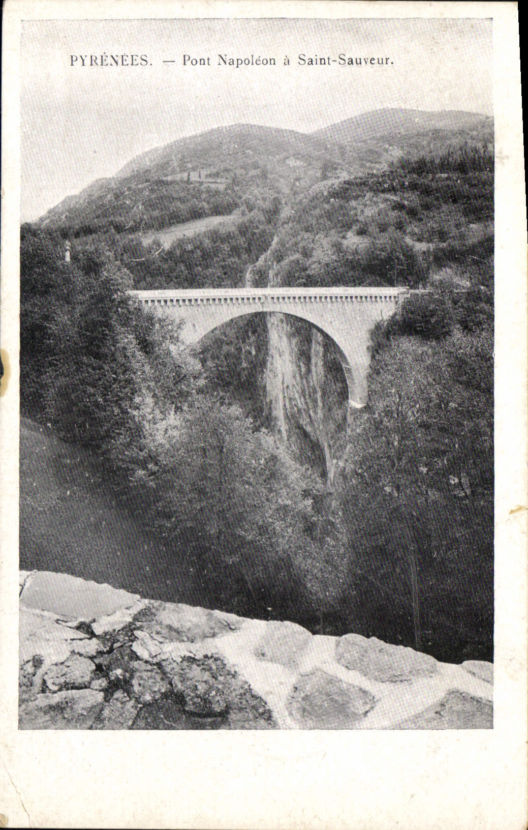 CPA Pyrenees Pont Napoleon a Saint Sauveur 