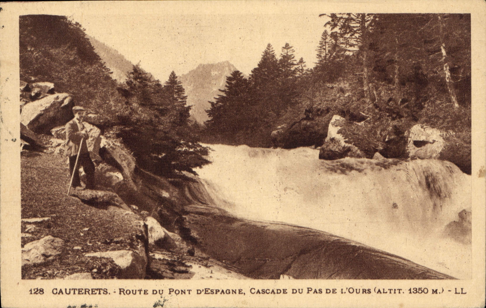 CPA Cauterets Route du Pont d'Espagne Cascade du Pas de l'Ours