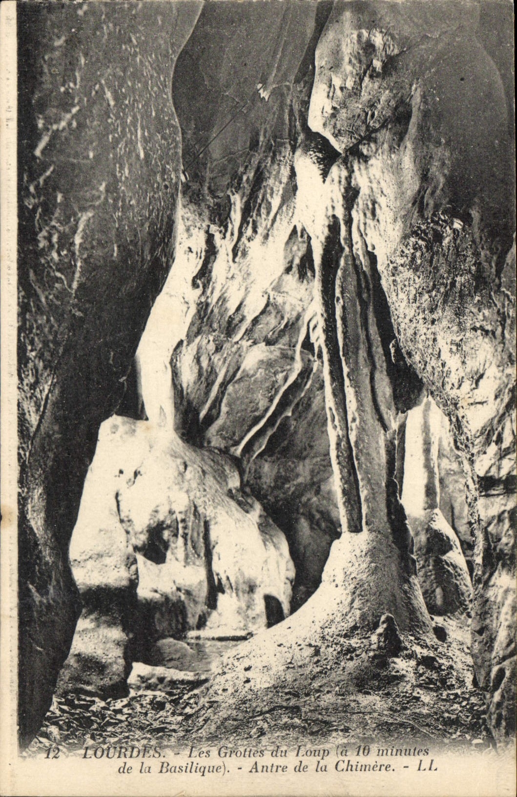 CPA Lourdes Les Grotte du Loup Antre de la Chimere 