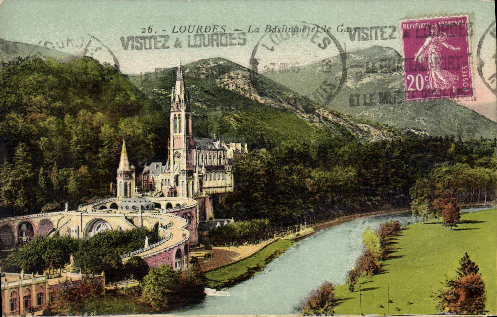 CPA Lourdes La Basilique et le Gave 