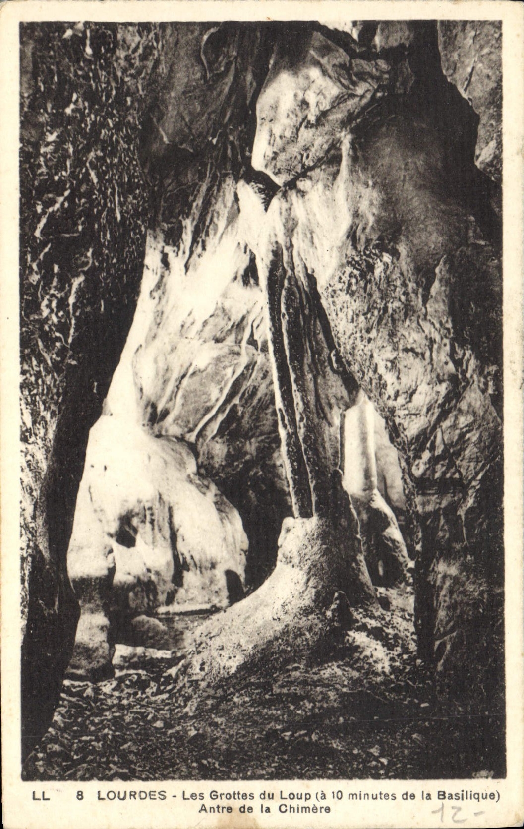 CPA Lourdes Les Grottes du Loup Antre de la Chimere 