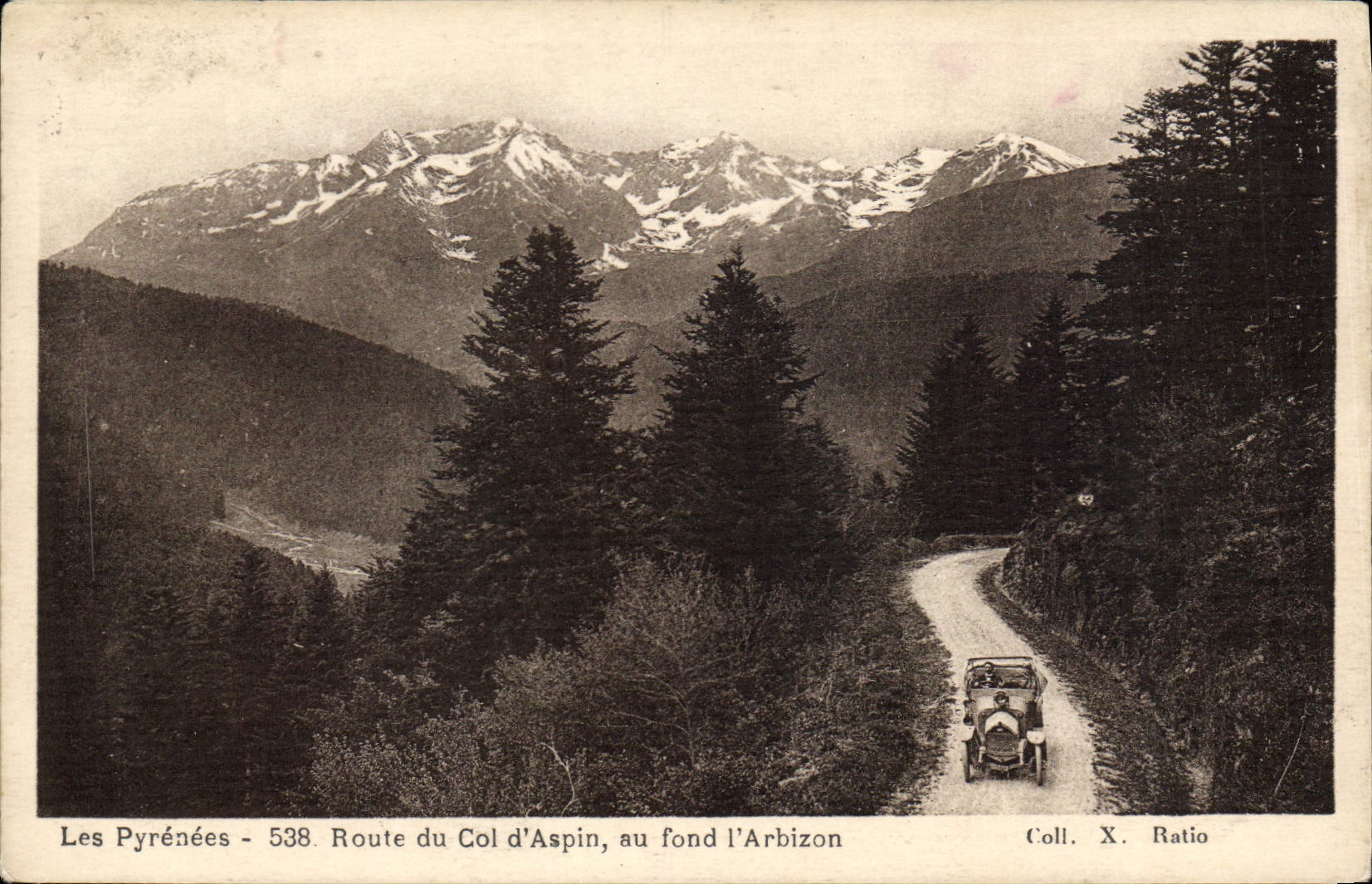 CPA Les Pyrenees Route du Col d'Aspin au fond l'Arbizon