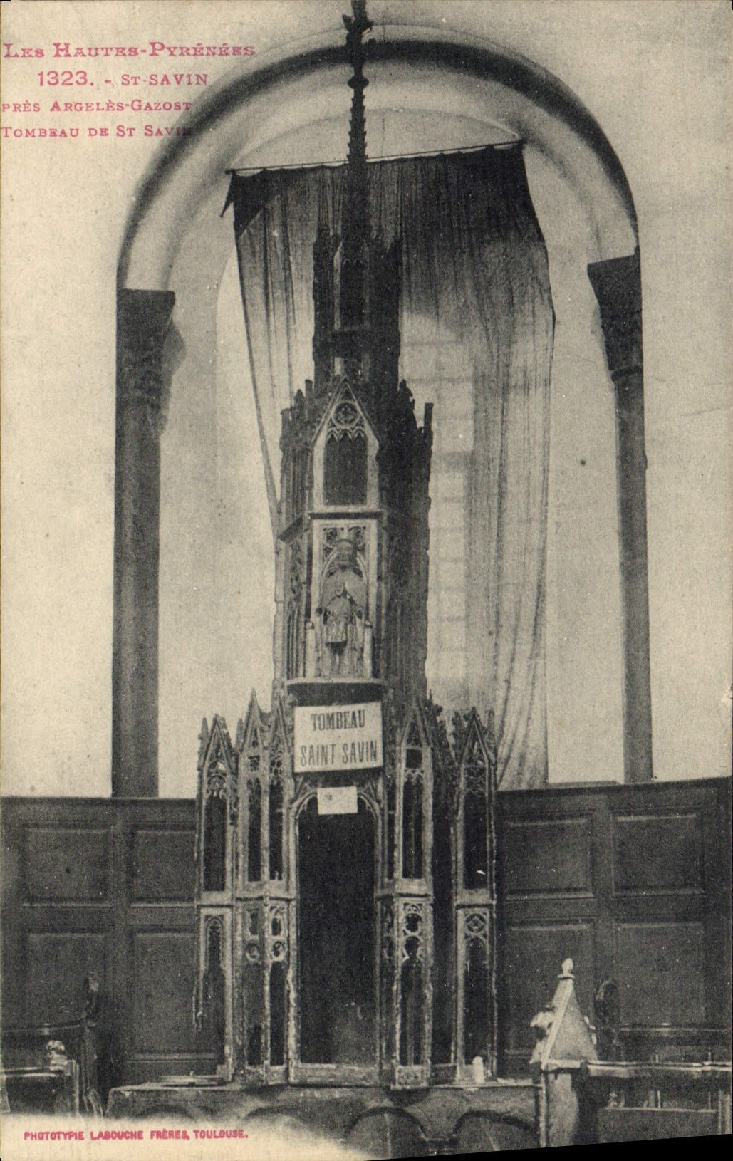 CPA Les Hautes Pyrenees St Savin pres Angeles Gazost 