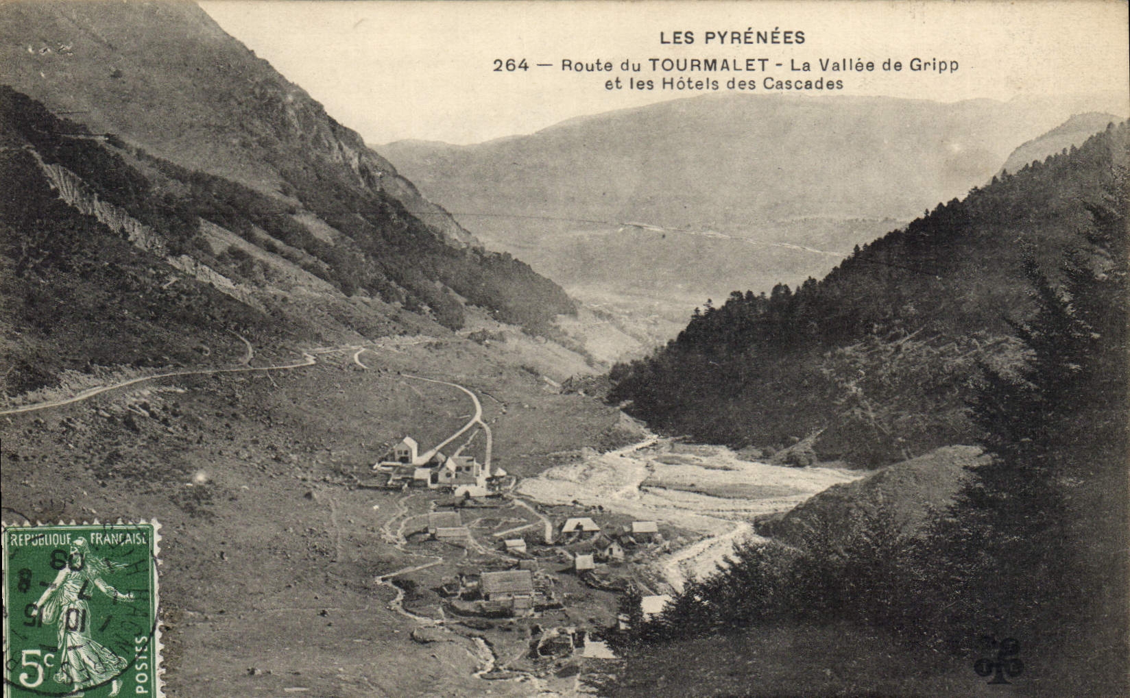 CPA Route du Tourmalet La Vallee de Gripp et les Hotels des Cascades 
