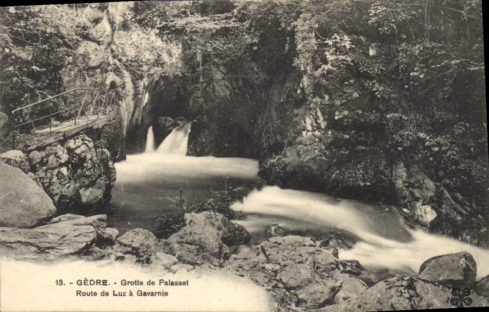 CPA Gedre Grotte de Palasset Route de Luz a Gavarnie 