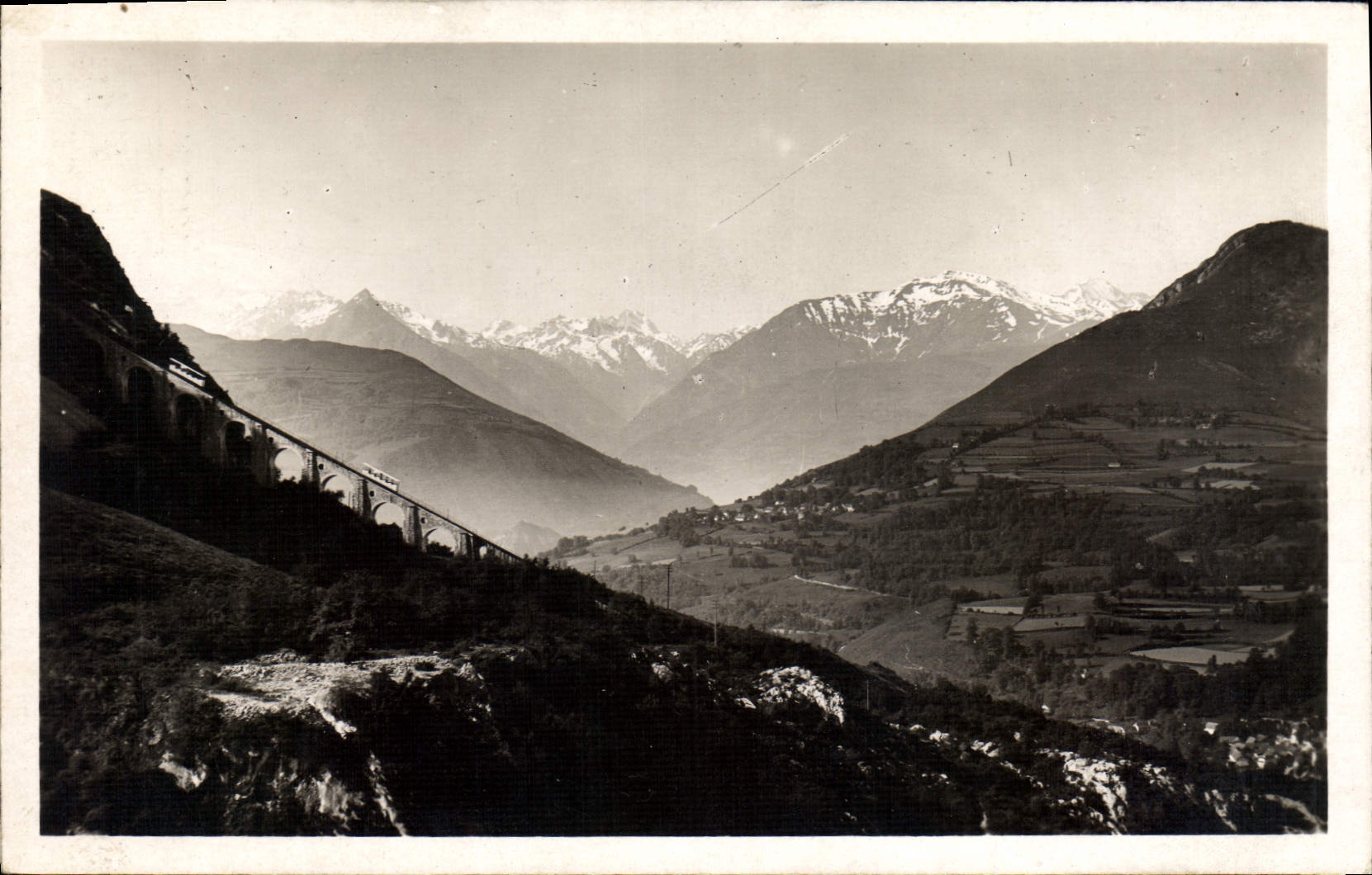 CPA Lourdes Le Viaduc du Pic du Jer et les Montagnes 