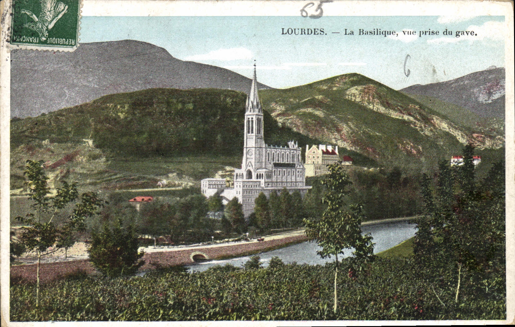 CPA Lourdes La Basilique vue prise du Gave 
