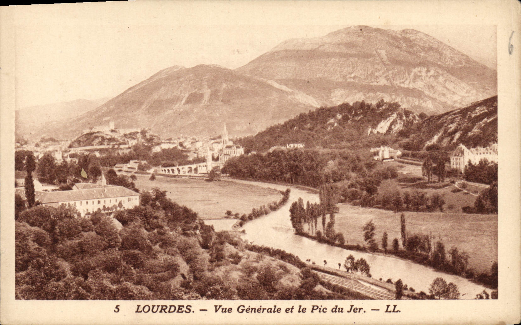 CPA Lourdes Vue Generale et le Pic du Jer 