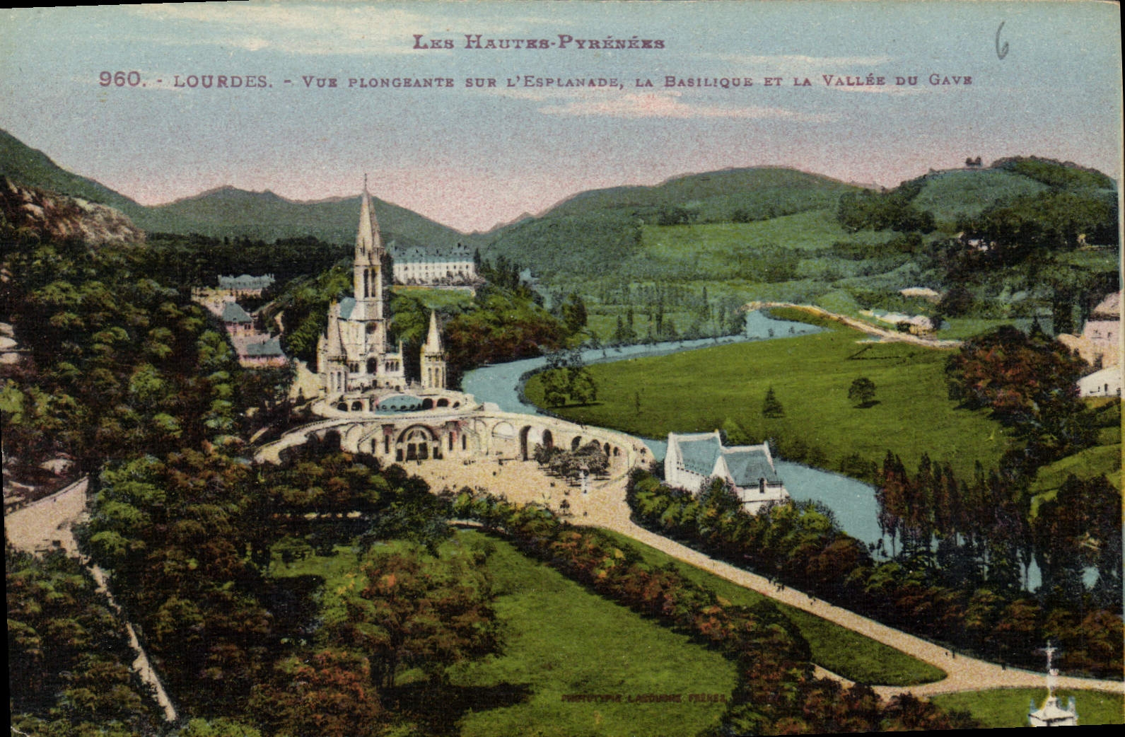 CPA Lourdes Vue Plongeante sur L'Esplanade La Basilique et la Vallee du Gave 