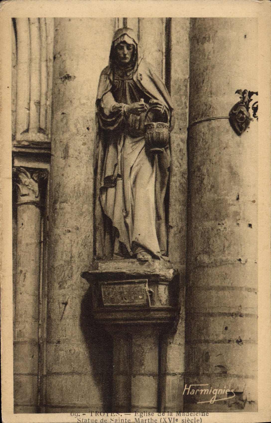 CPA Troyes Eglise de la Madeleine Statue de Sainte Marthe 