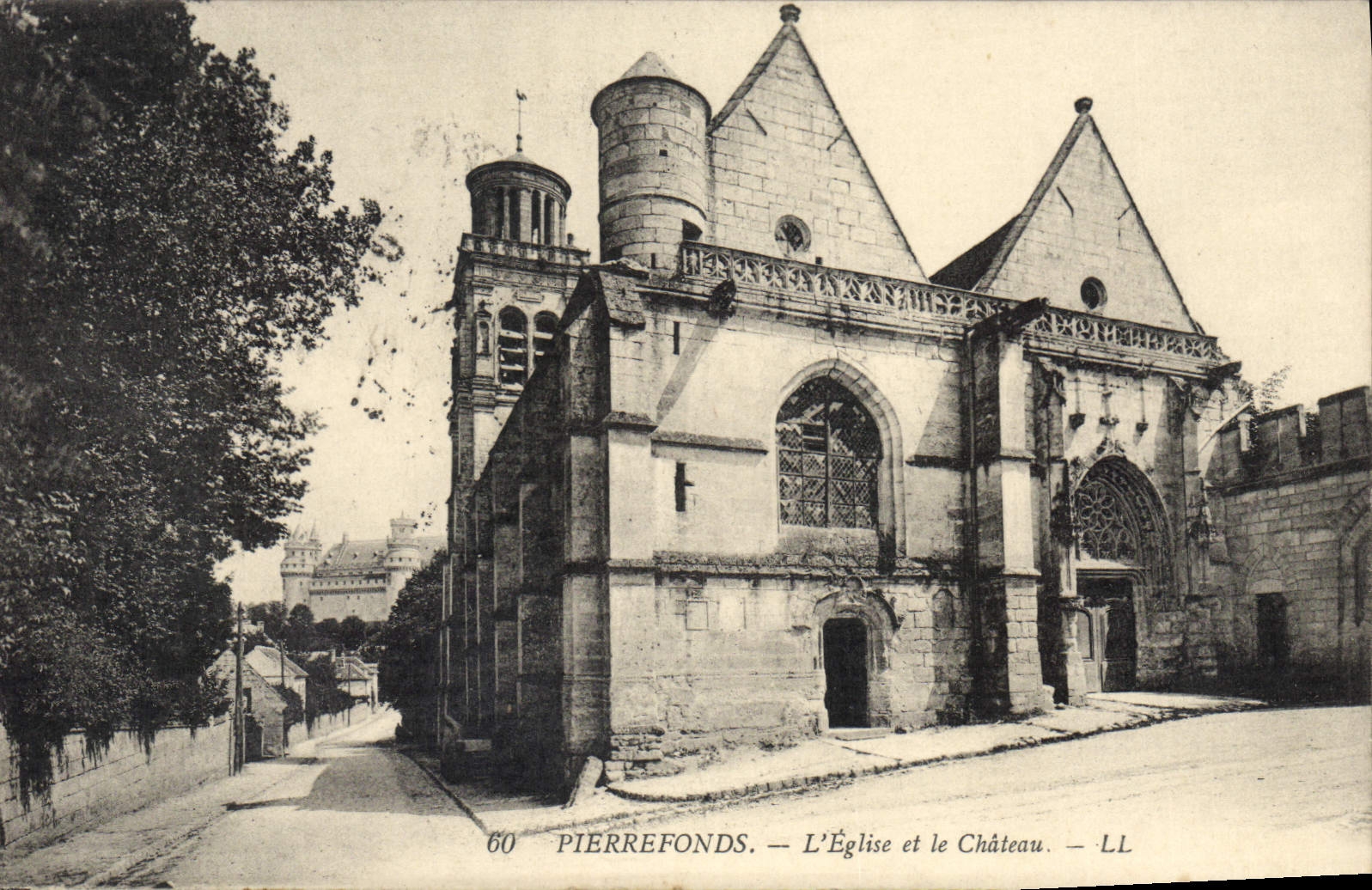 CPA Pierrefonds L'Eglise et le Chateau 