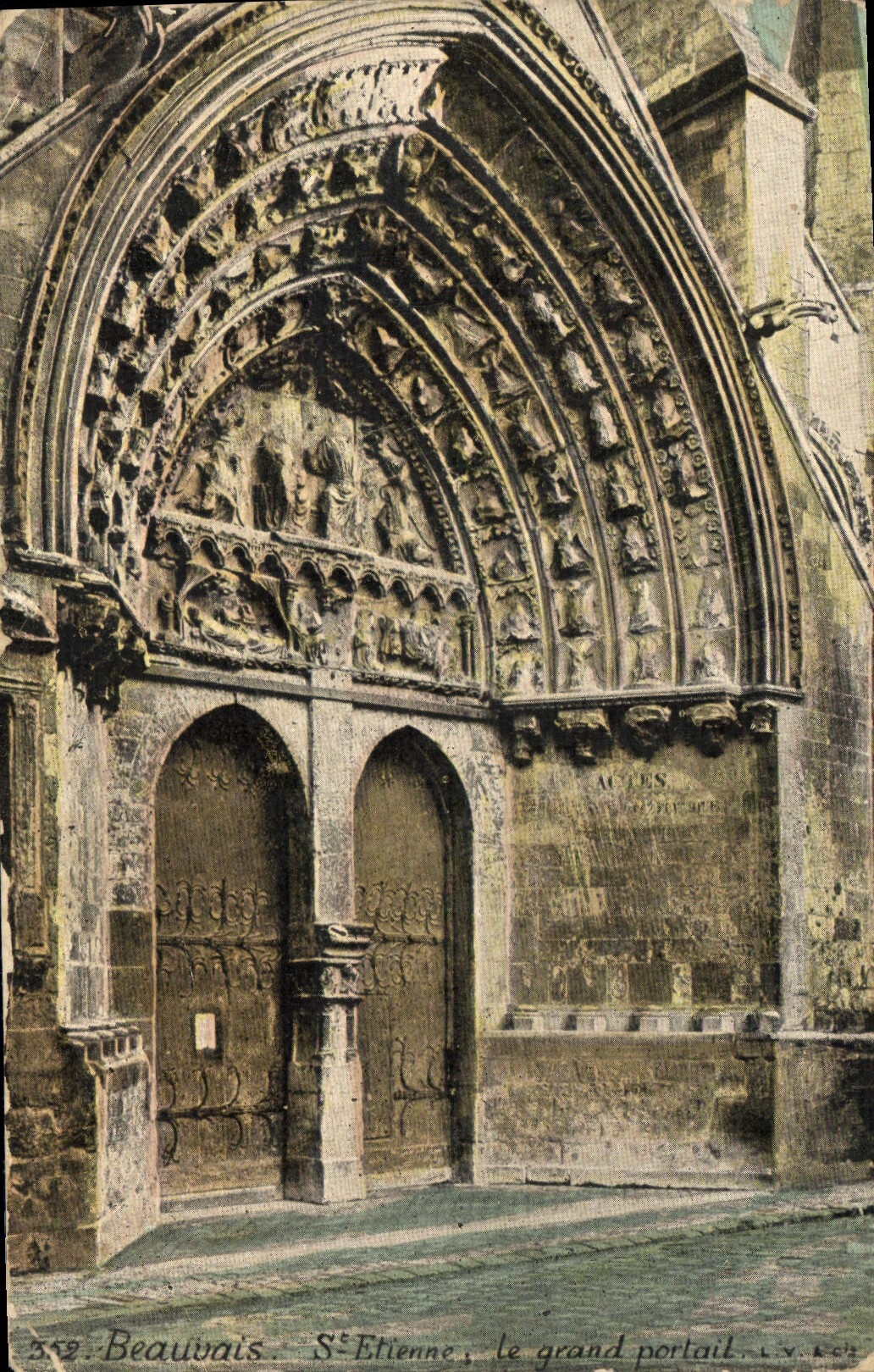 CPA Beauvais St Etienne Le Grand Portail