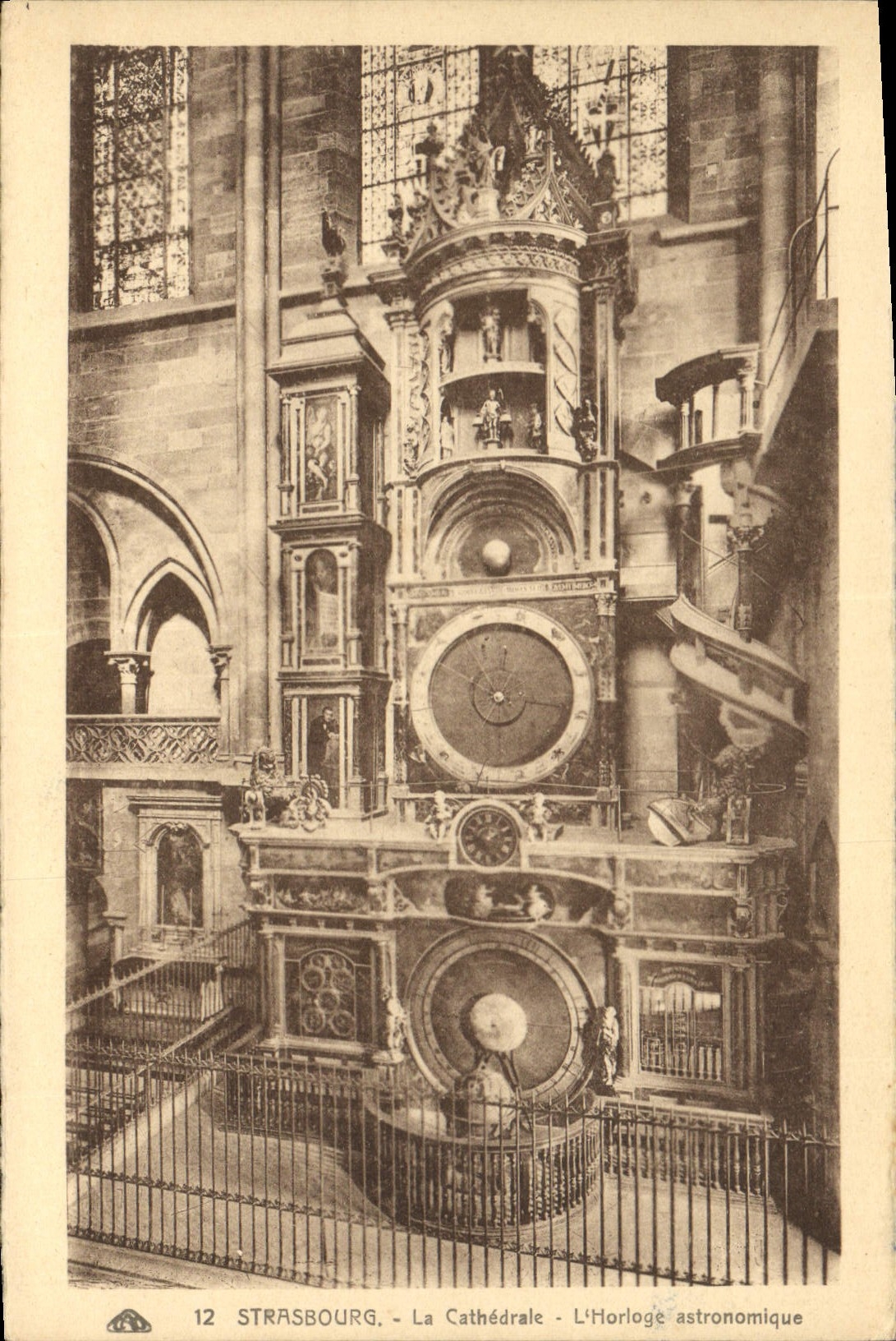 CPA Strasbourg La Cathedrale L'Horloge Astronomique 