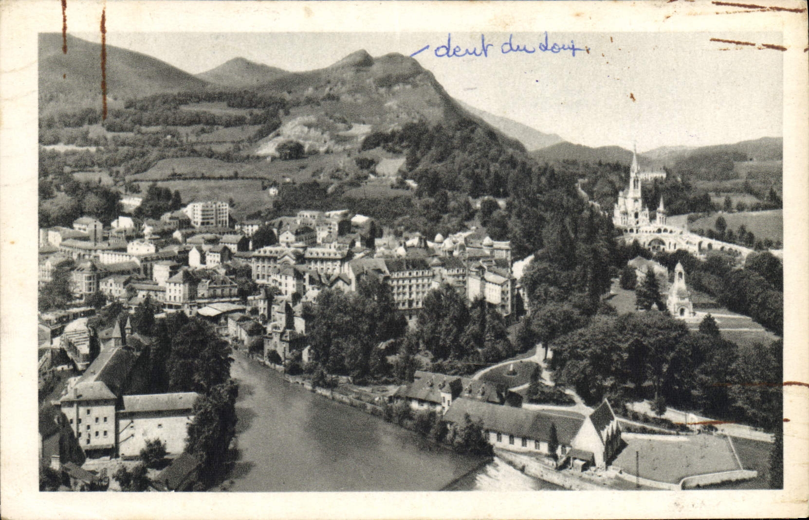 CPA Lourdes Vue generale prise du Chateau fort 